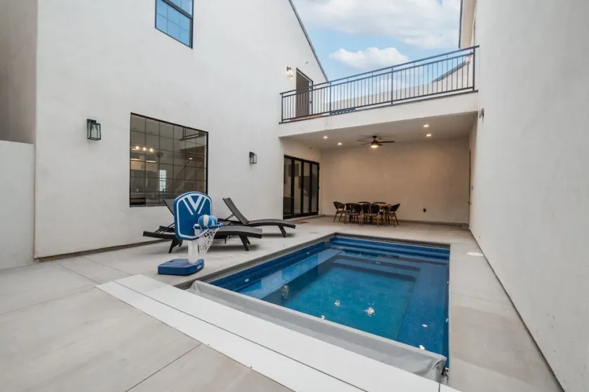 Large 5 bedroom with double bunkroom and pool - Image 1