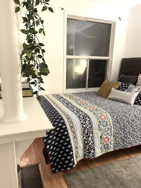 Cozy & Inviting 2 bed suite by Distillery District - Image 1