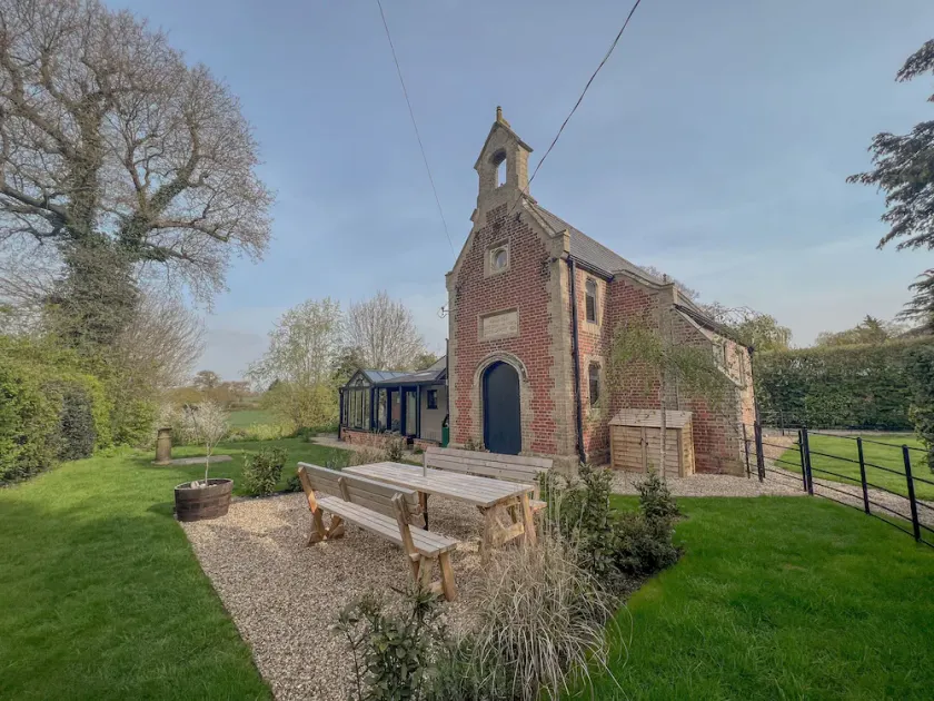Outstanding secluded 4 bed House in rural Norfolk - Image 1