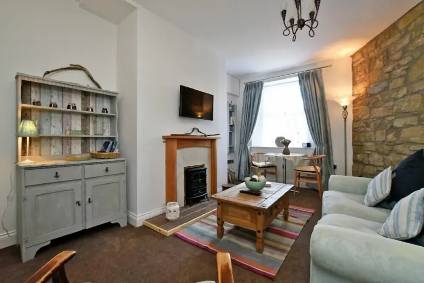 SEA AIR, pet friendly, country holiday cottage in Amble - Image 1