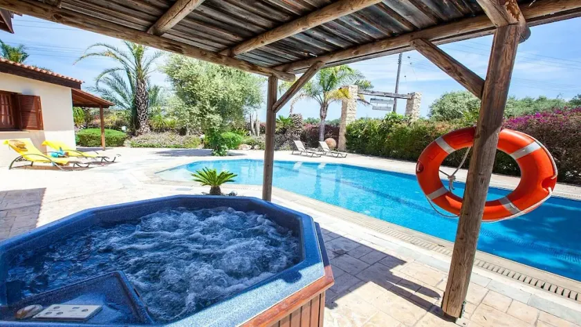 Spacious Villa, Large Private Pool, Outdoor Jacuzzi, Attractive Gardens, 10 min walk to the Beach! - Image 1