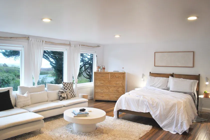 Ocean View Studio Apartment! Perfect for Agate Hunting! Dog Friendly! - Image 1