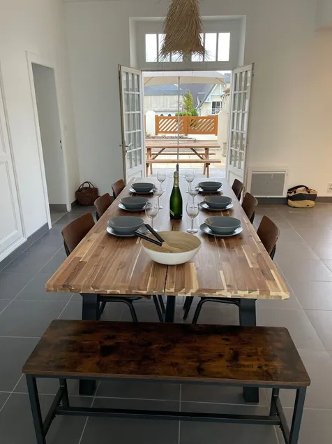 Spacious, centrally located villa in the second row. - Image 1