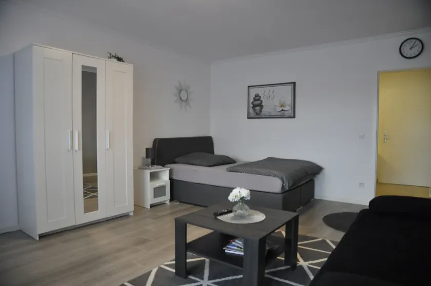 E&S Apartment's - quiet oasis - 1sqm balcony - parking lot - self check-in 24h - Image 1