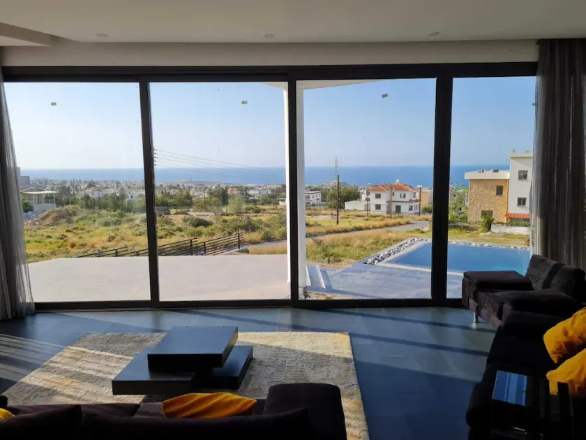 Superior Villa between the Mountain and the Sea with Private Pool 4+1 - Image 1