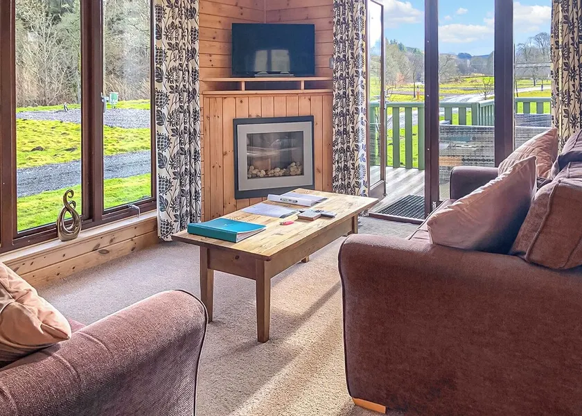 Superior and stunning stylish pine lodge. - Image 1