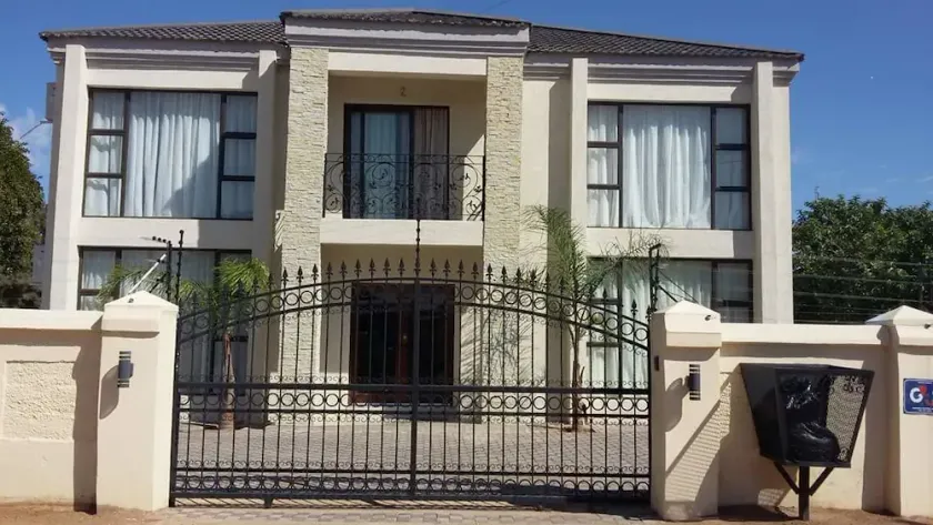 First Avenue Guest House - Image 1