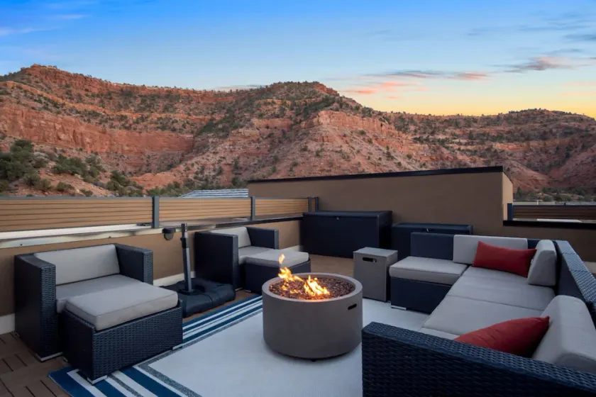 Kanab Villa Oasis New luxury home in upscale neighborhood with rooftop deck - Image 1
