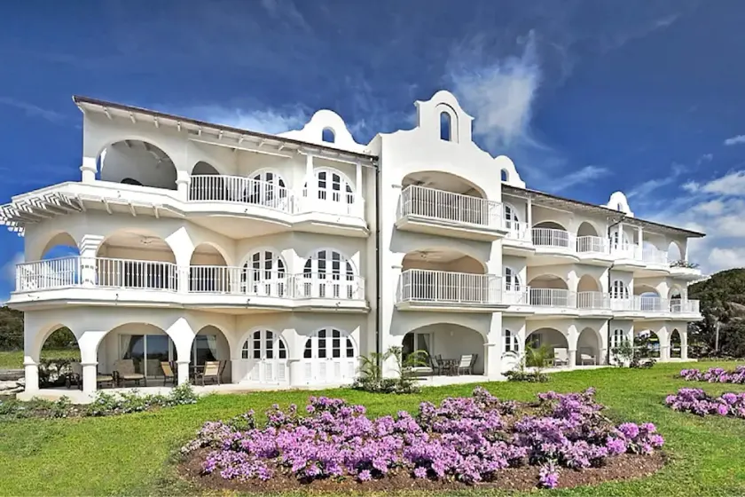 Luxury ocean view apartment 2 minutes from the beach - Image 1