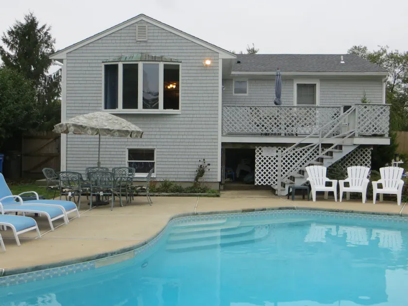 Private POOL, Central air, walk to beach, new kitchen, king MBR - Image 1