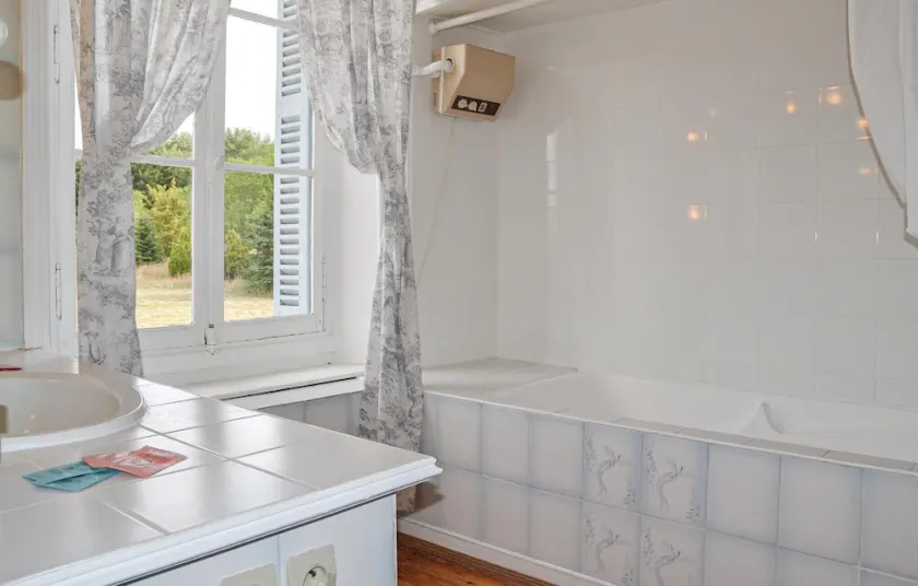 Gorgeous home in Mouterre-Silly - Image 1