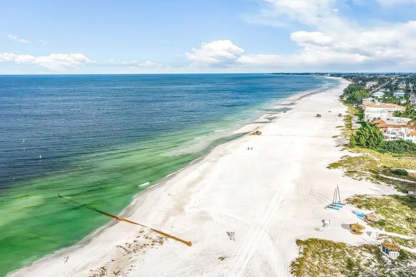 Sunny Beach to Bay Condo W/ Shared Pool, Free WiFi, Washer/Dryer, Garage Parking - Image 1