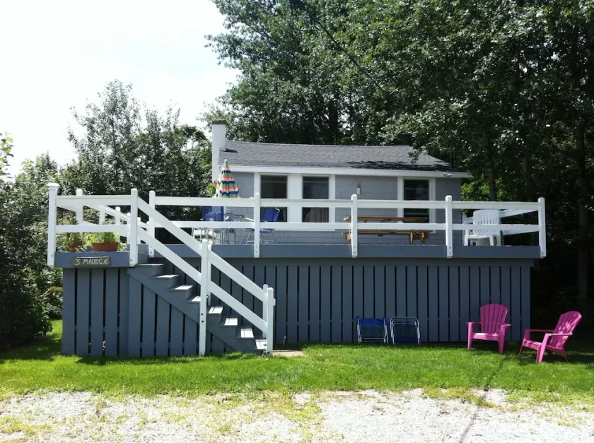 Cottage mignon et abordable 2 BR avec grande terrasse à quelques pas de la plage - Image 1