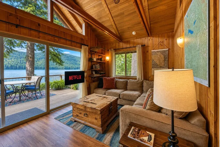Journey's End on Fish Lake by NW Comfy Cabins - Image 1
