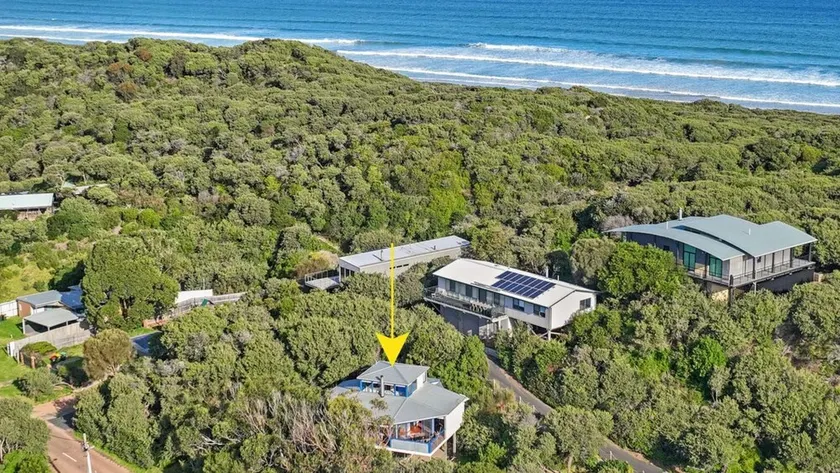 6 Acacia Street, Sandy Point - Image 1