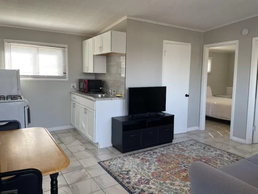 2 Bedroom Suite with kitchen - Image 1