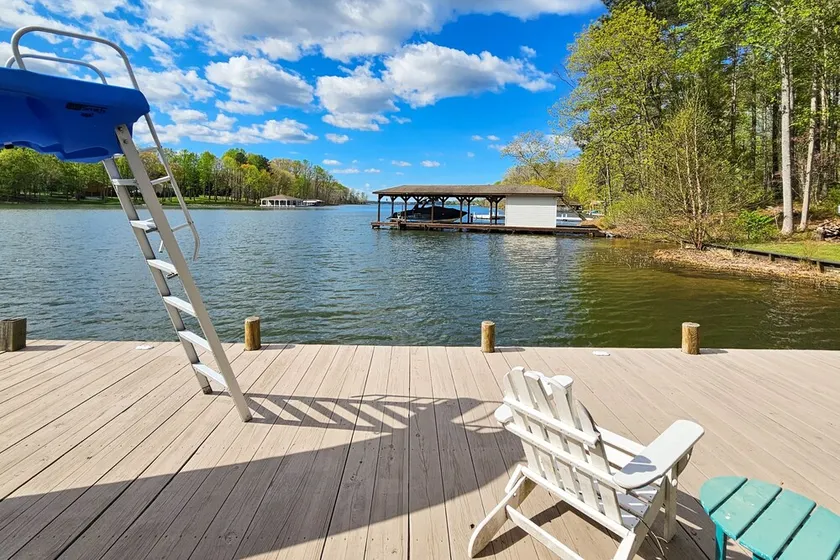 Tranquil lakefront retreat with hot tub, screened porch, kayaks, and more - Image 1