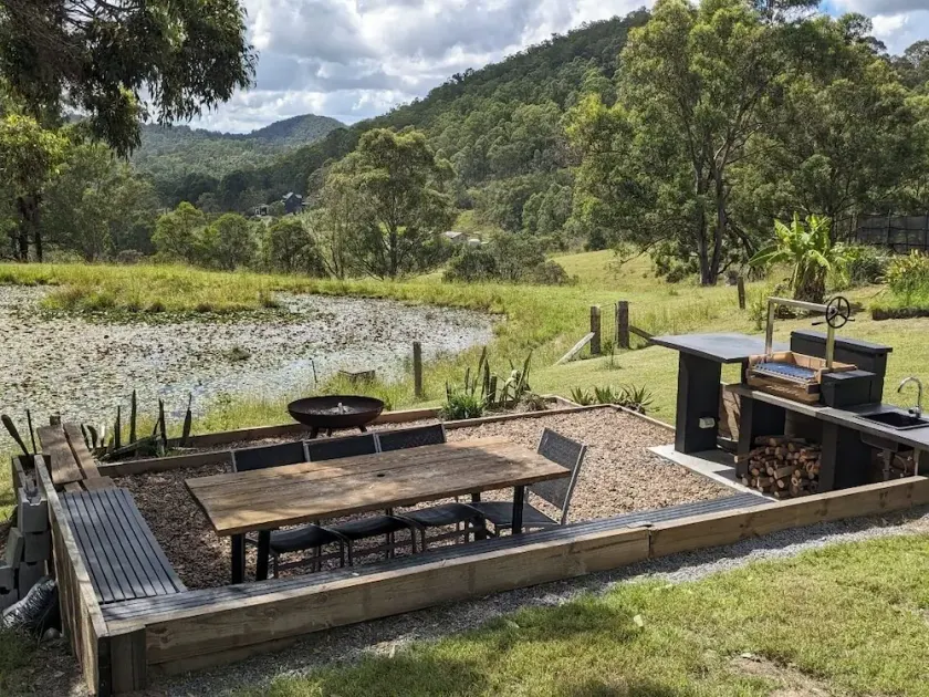 Bush Farm overlooking quiet valley - Image 1