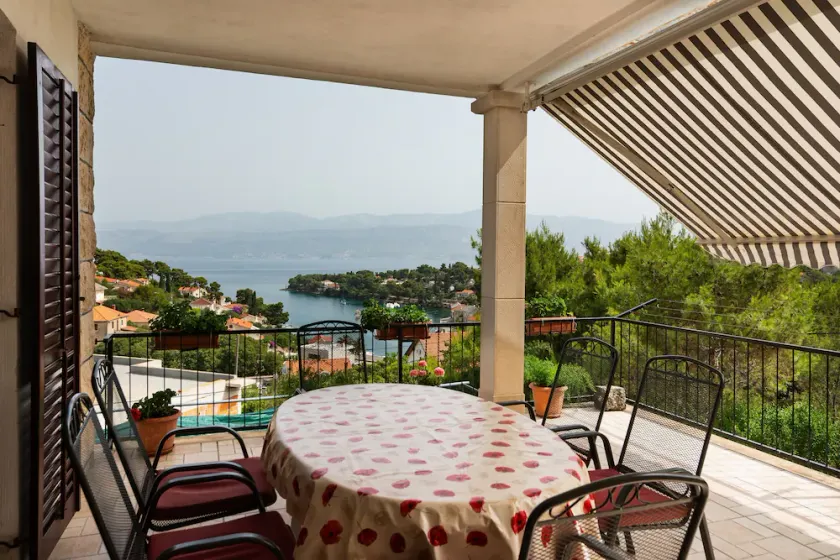 Apartments with parking space Splitska, Brac - 2867 - Image 1