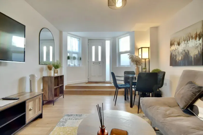 Southsea Common Luxury Apartment with Hot tub & Pool table - Image 1