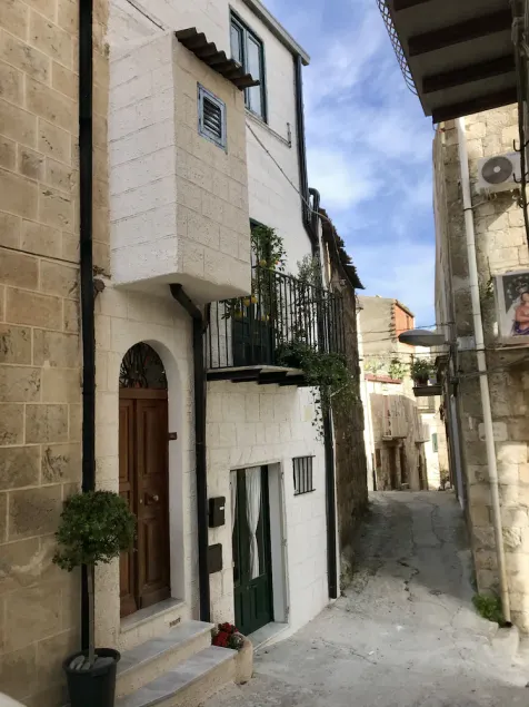 Haus von Solorzano - Image 1