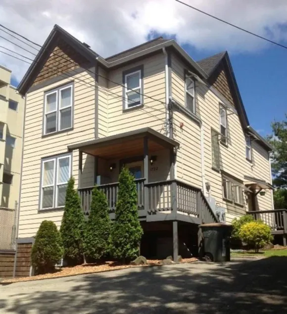 Hosteeva Renovated Capitol Hill Condo Close to Hot Spots - Image 1