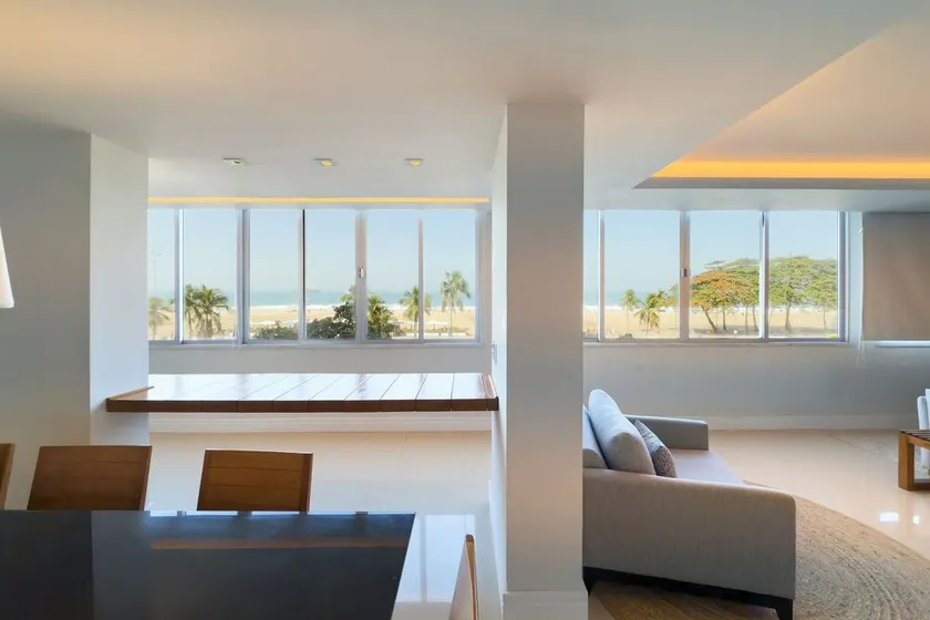Copacabana – Av. Atlântica | 4 quartos, Vista Mar, 1 min praia de Copacabana - por Casapē Rio - Image 1