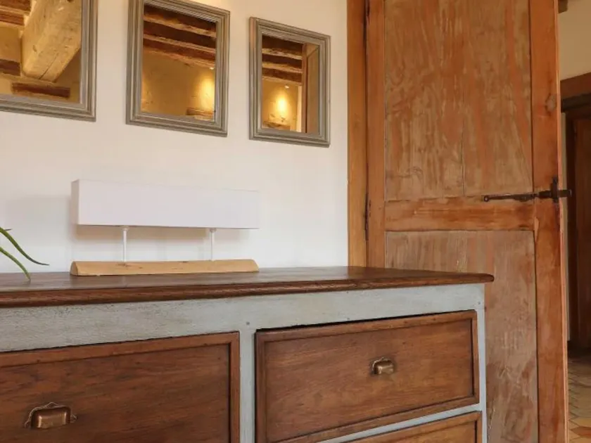 Restored farmhouse with heated indoor pool - Image 1