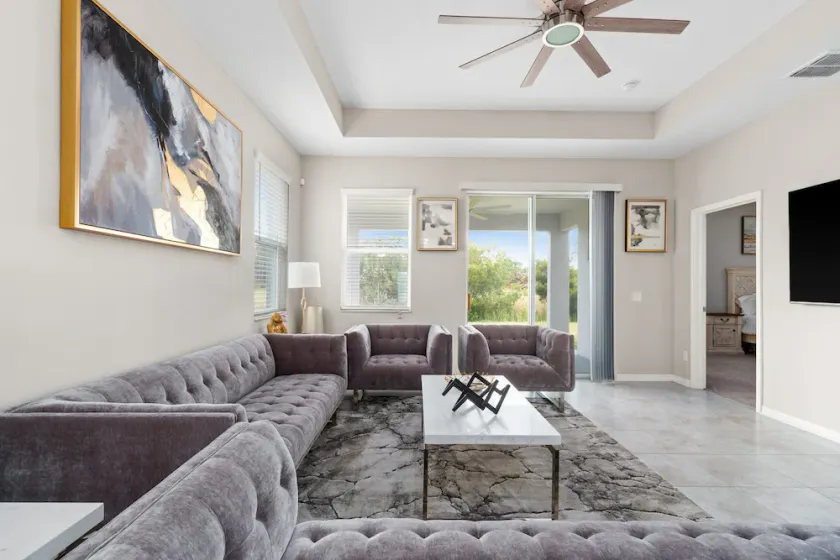 Luxurious Tampa Bay Area Home in Serene Community! - Image 1