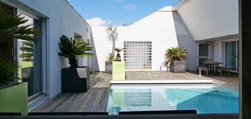 L'insoupçonnée · 350 m², piscine chauffée, la vieille ville de Vannes à pied - Image 1