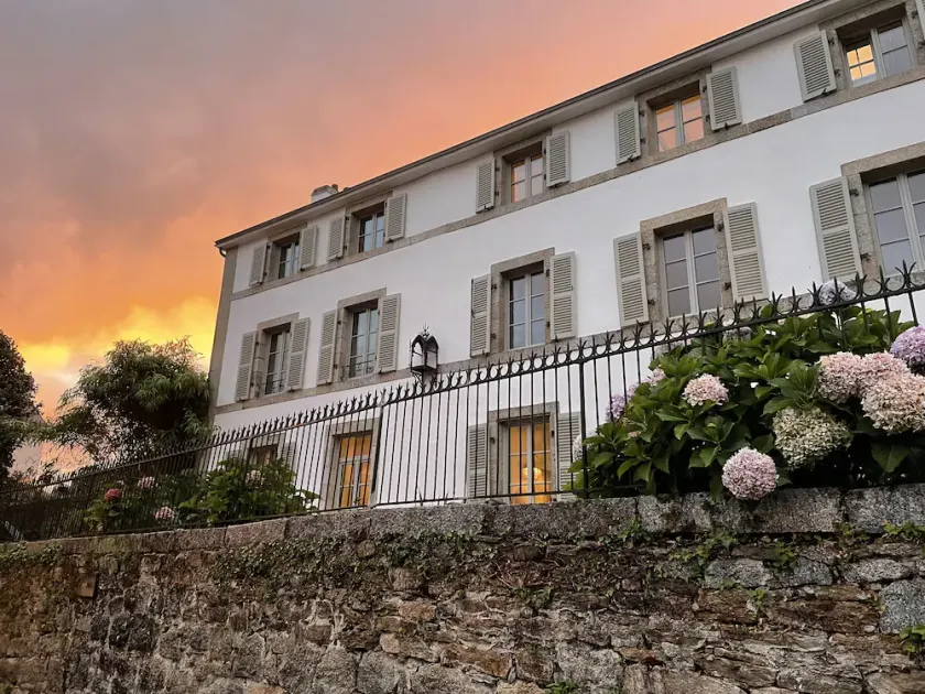 Appartement élégant de deux chambres avec vue sur la rivière - Image 1