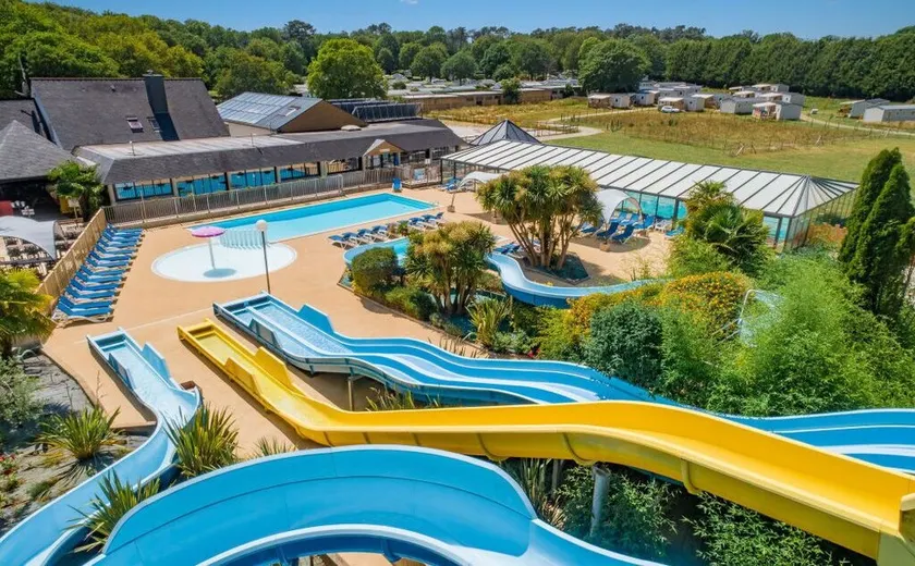 Camping familial 4* | Mobil-home + Accès piscine - Image 1