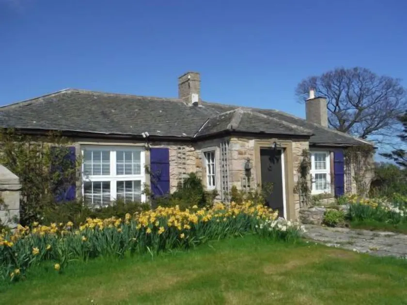 Shepherds Cottage - Spacious cottage with sea views - Image 1