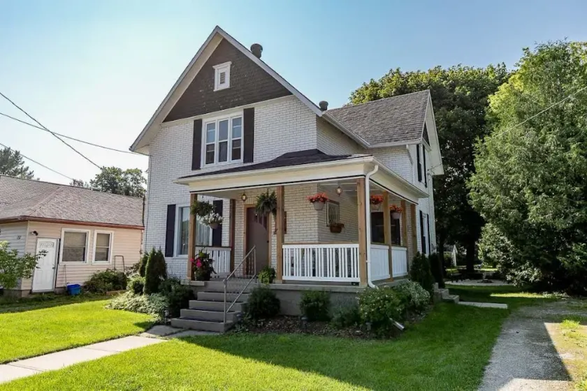 Charming Home, Minutes to Beach, Downtown Meaford - Image 1