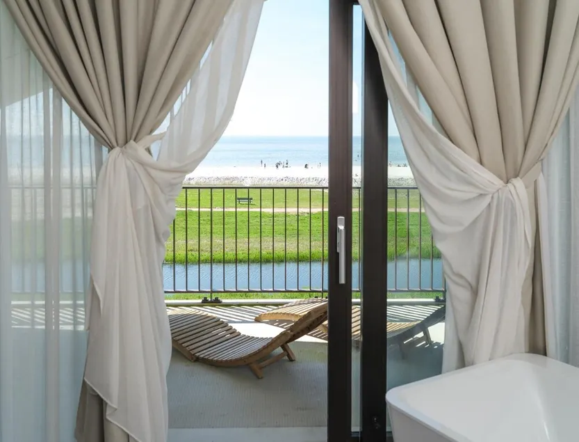 Water's Edge Wellness Retreat With Sauna - Image 1