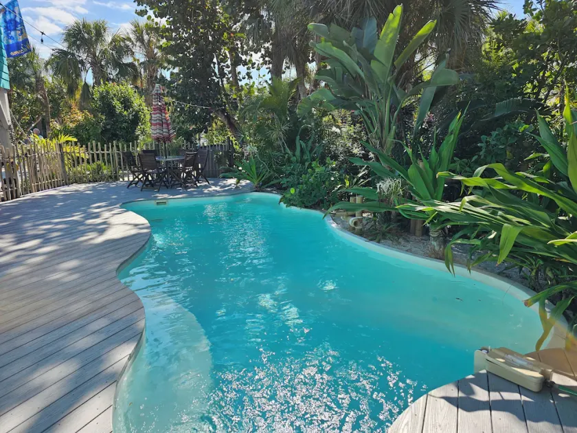Nyrenoveret Island Pool Home August Special $ 1500 / week - Image 1