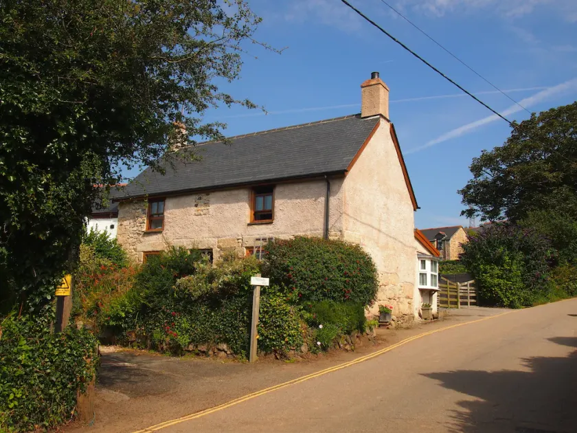 Delightful 300 year old cottage in quiet country lane - Image 1