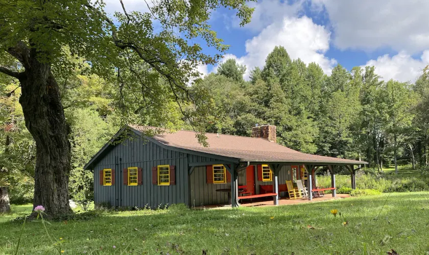 Secluded Cabin  - 21 acres on Blue Ridge Parkway MP 182 - Image 1