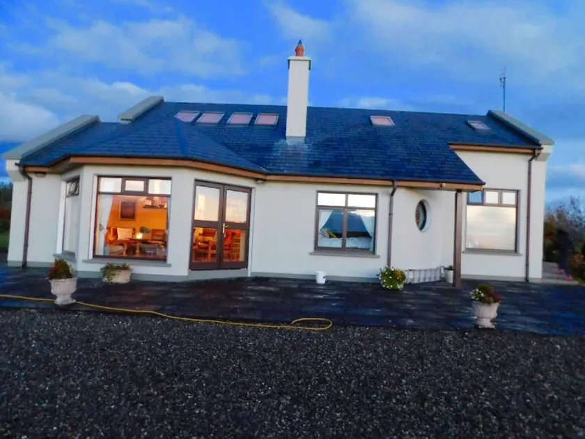Maison idyllique et unique sur le lac - Image 1