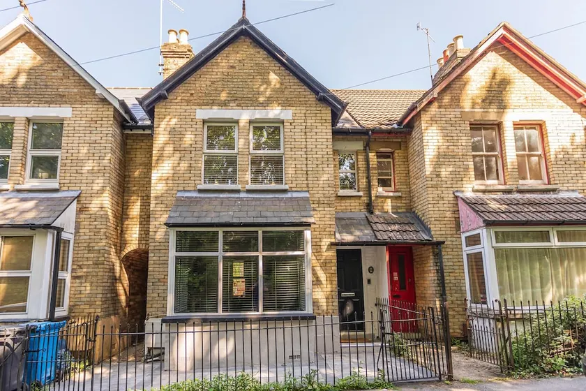 3 Bed Recently refurbed, quiet & private location,5 mins from sandbanks Beaches - Image 1