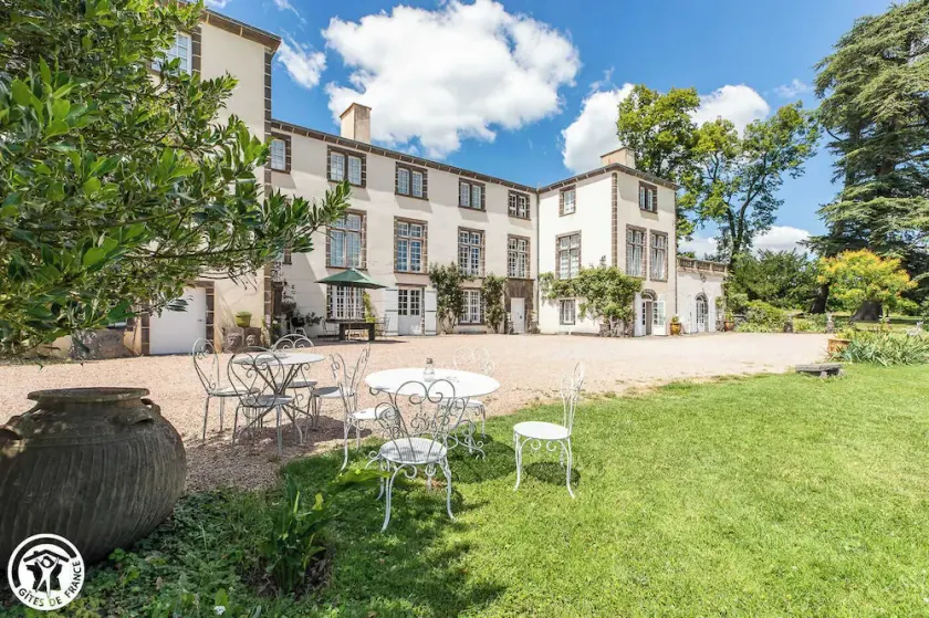 Gîte au Château de Féligonde - Image 1
