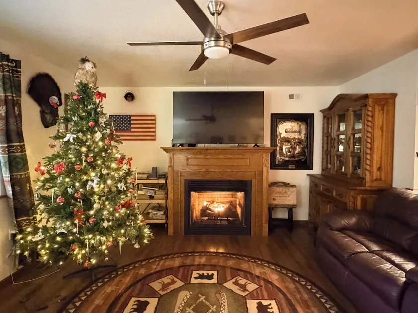 Trout Creek Getaway.  2 bedroom, 2 bathroom cabin on the creek with HOT TUB! - Image 1
