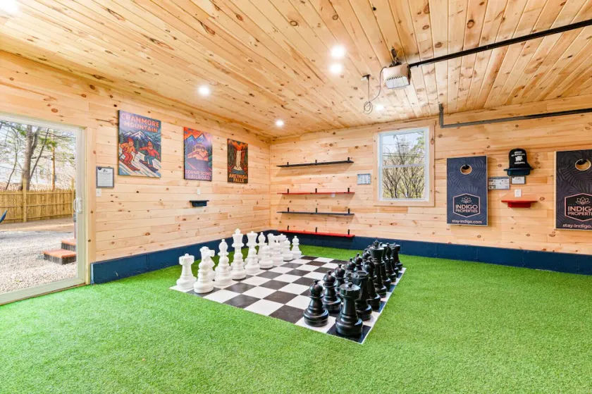 Unique space? Hot tub? King bed? Games Room? - Image 1