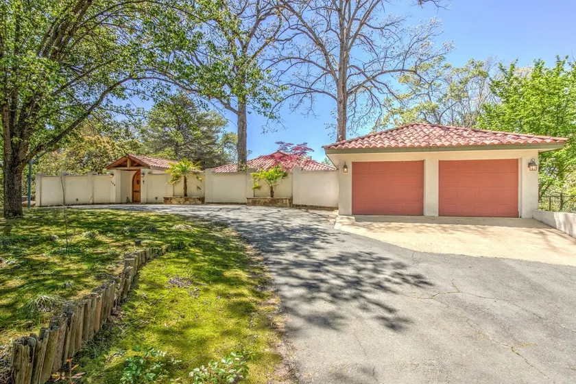 7 Schlafzimmer / 5 BA, 10 Betten, 16 Personen, See 2 Bootsstände, Pool, privates Gated - Image 1