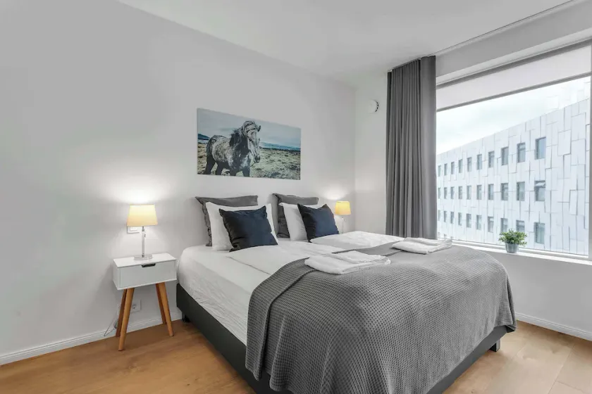 Sif Apartments Reykjavik - 2 Schlafzimmer mit Balkon - Image 1
