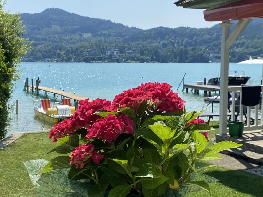 Seehaus con accesso diretto al lago Wörthersee a Krumpendorf, in Austria - Image 1