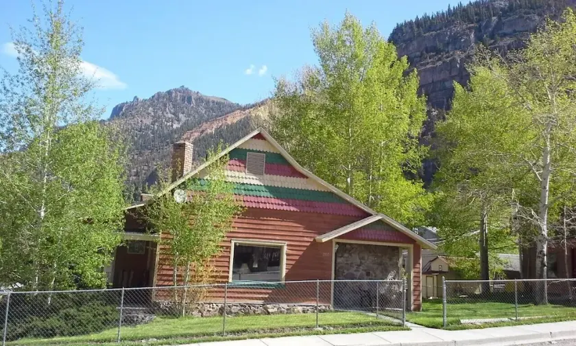 Alpine House: 3 Bed, 2 bath - wonderful 'in Ouray' location - Image 1