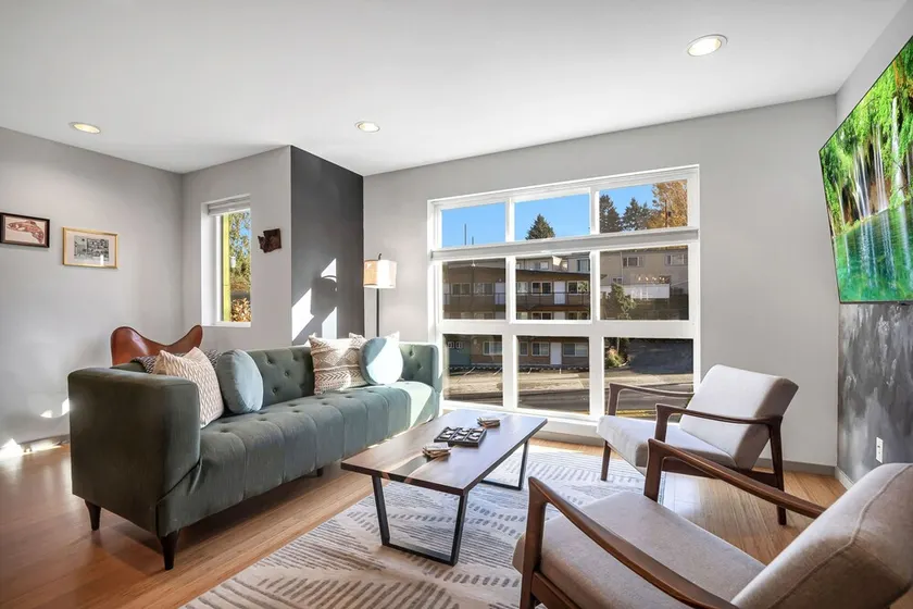 Stylish 3BR Townhouse Just Minutes from Downtown! - Image 1