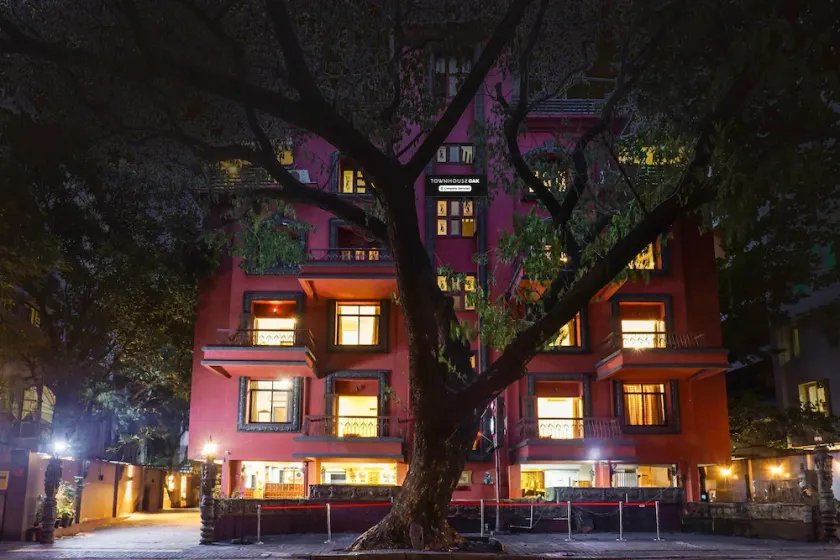 Premium Stays Near Fergusson College - Image 1