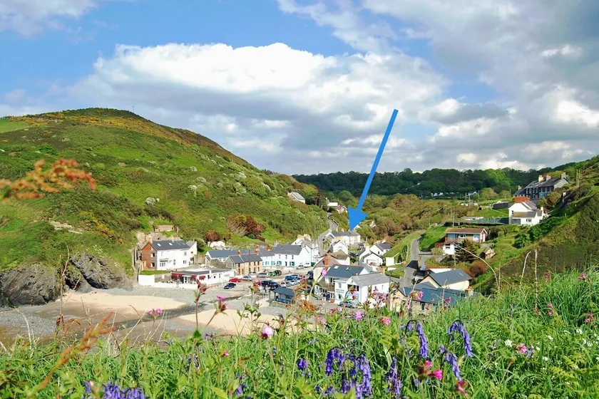 Maelfa Crannog Isaf Llangrannog - Image 1